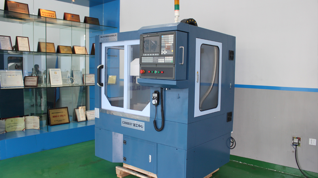 適用於校園創客、工廠零件的小批量（liàng）加工以及高職院校（xiào）實訓科研的小型加工中心