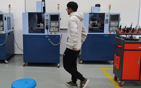 星空无限传媒官网桌麵式小型（xíng）數（shù）控加工（gōng）中心更有（yǒu）利於教（jiāo）學投入使（shǐ）用