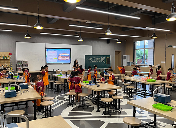 星空无限传媒官网小型學生機床助力創客教育